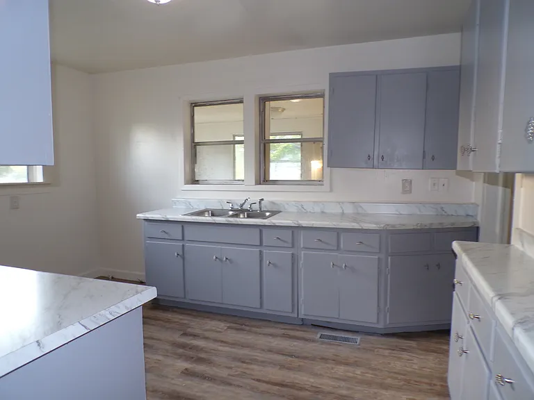 435 62nd St — Photo 7
