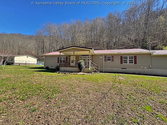 3rd image of 924 Ed Stone Branch Rd