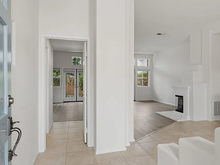 Bel Mondo Condos — Photo 47