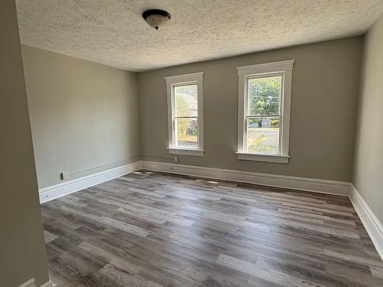 656 Kling St — Photo 3