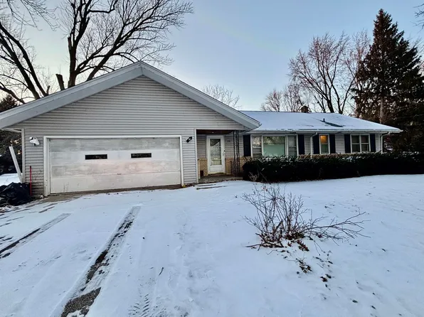 721 Friendship Dr, Rockford, IL 61102