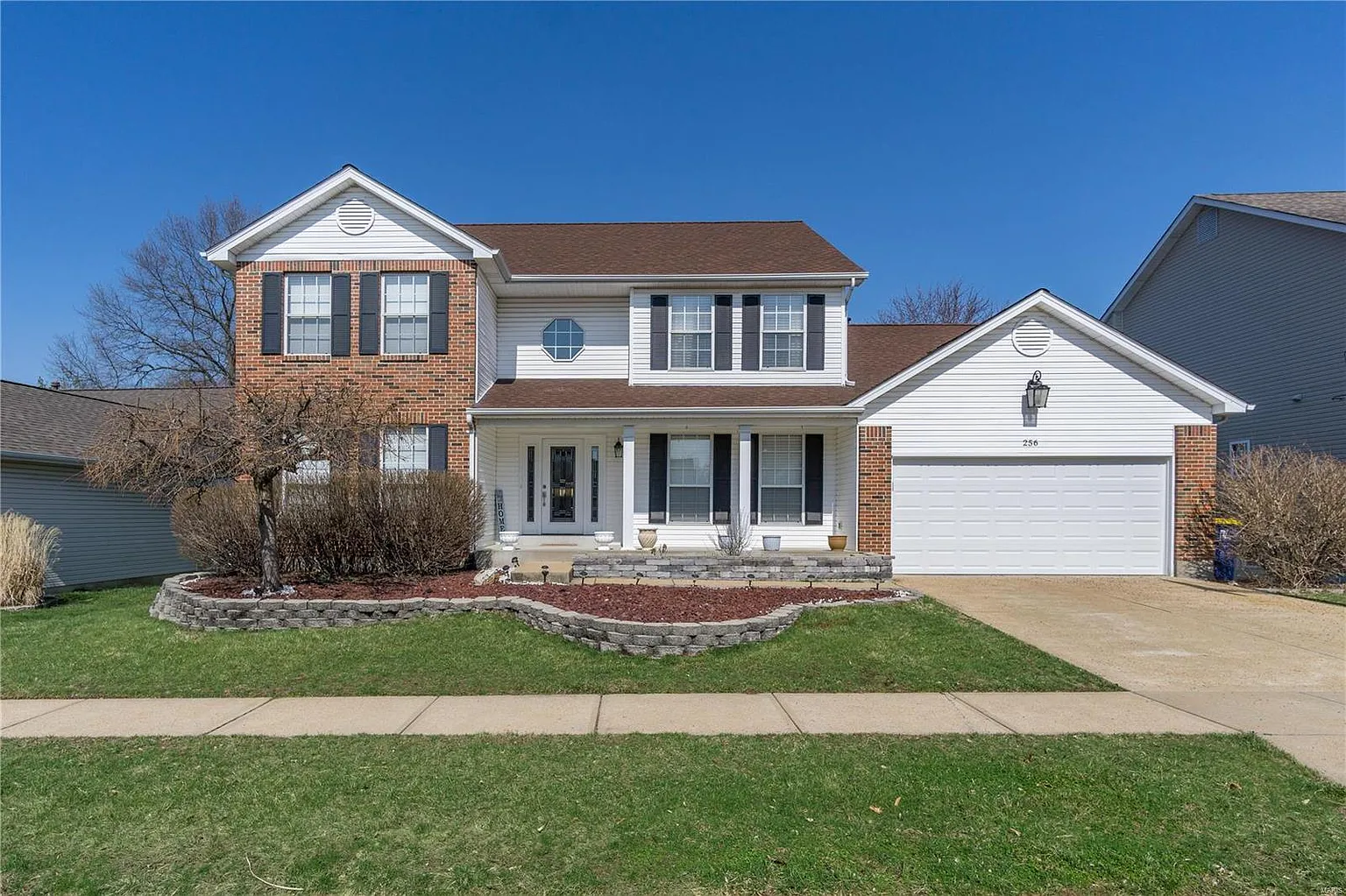 256 Harbour Pointe Dr photo 1