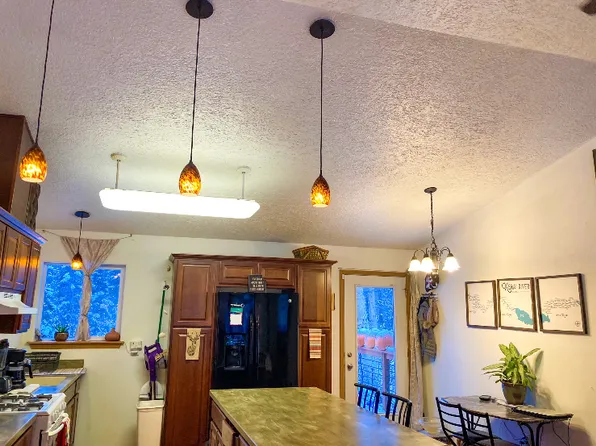 4833 Beaver Loop Rd, Kenai, AK 99611