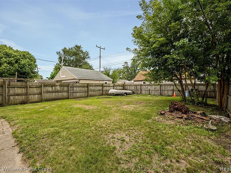23465 Easterling Ave — Photo 18