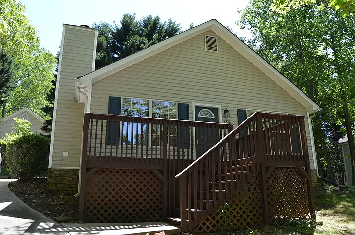 9060 Belaire St — Photo 2
