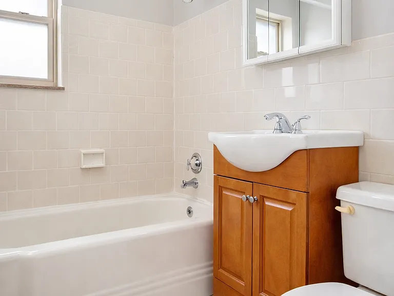 220 Hutchinson Ave — Photo 8