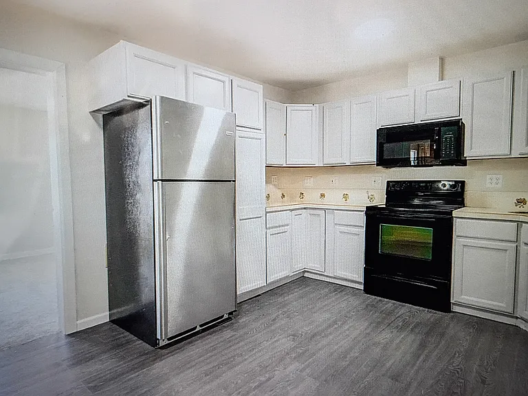 2218.9 E Saint Vrain St — Photo 2