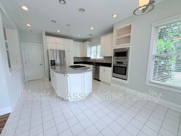 73201 Burrington — Photo 5