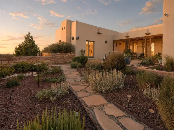 6 Bad Dog Road, El Prado, NM 87529