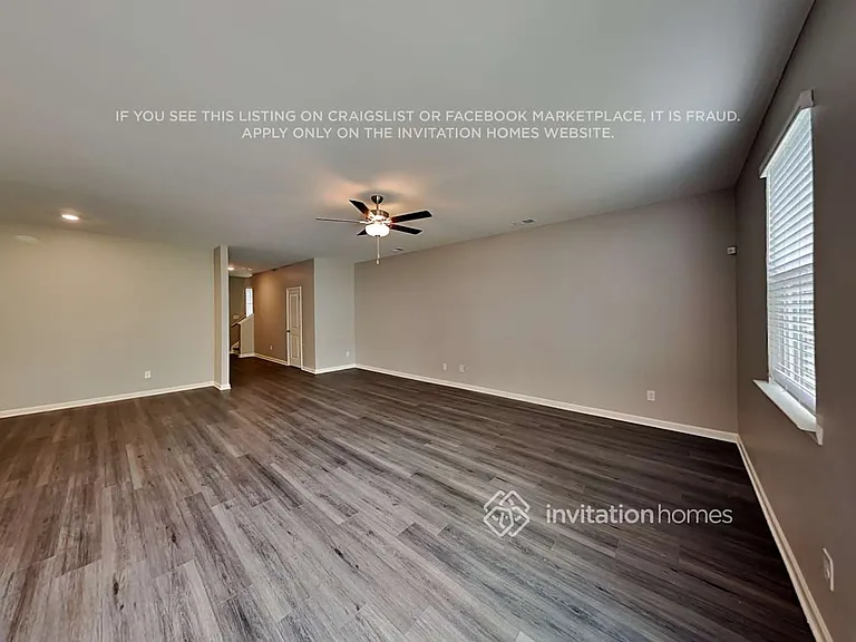 136 Webster Cir — Photo 3