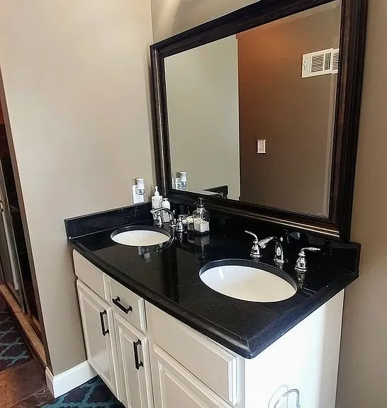 819 Brooks Ln — Photo 10