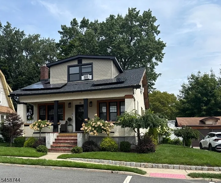 45 E Fairmount Ave