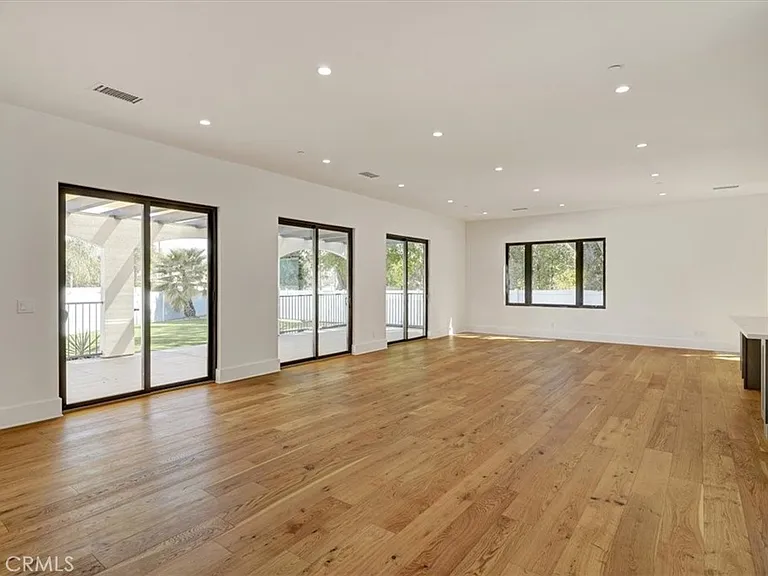 5520 Woodlake Ave — Photo 3