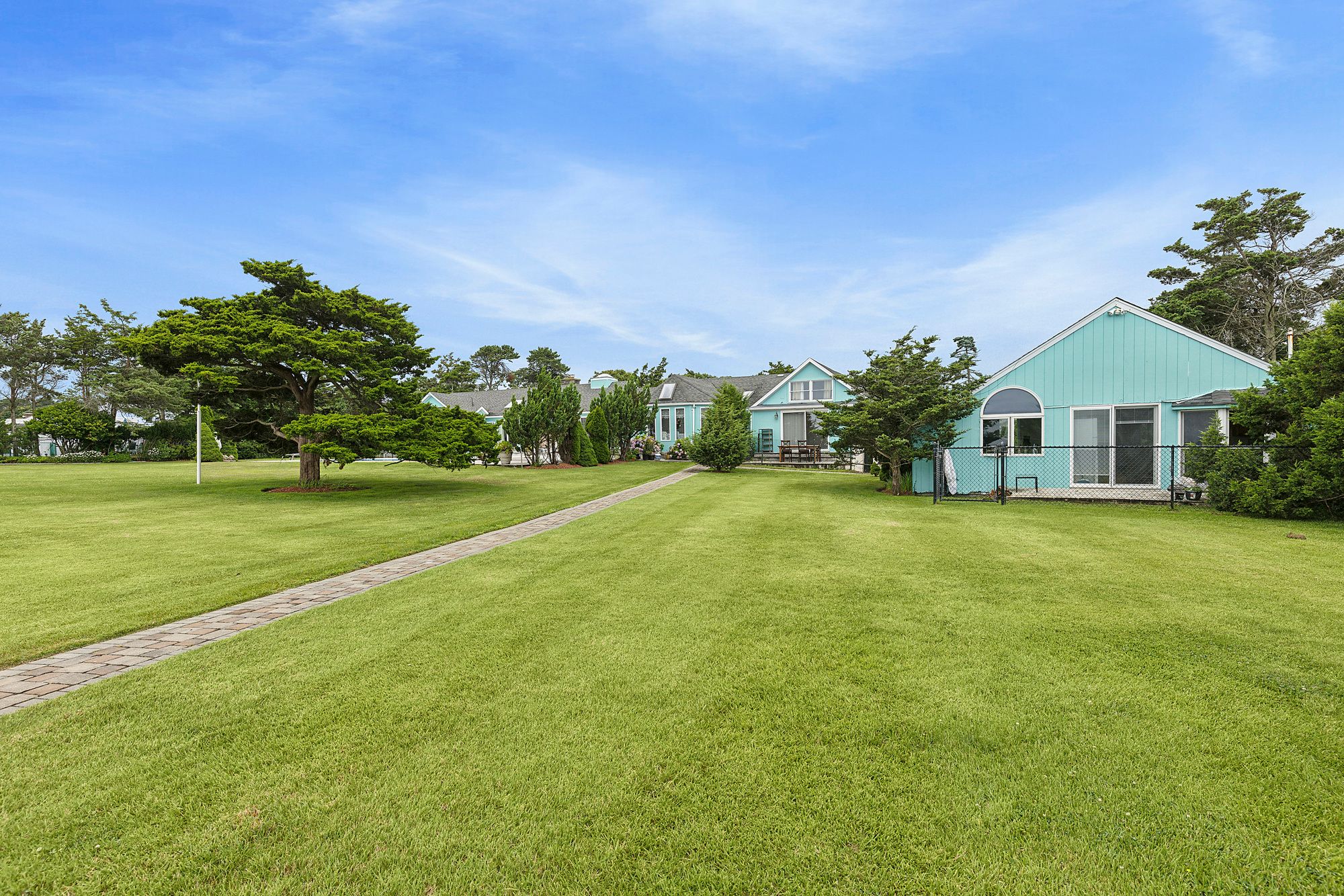 6 Last Ln, Hampton Bays, NY 11946 | Out East