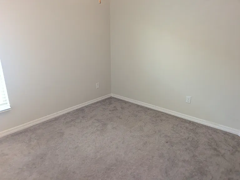 446 Argyll Dr — Photo 10