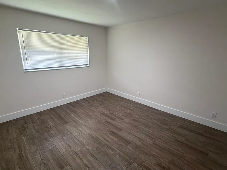 4061 NW 9th Ave #204 — Photo 8