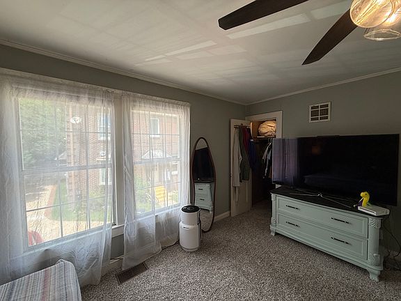 2nd image of 919 Monrovia St #2