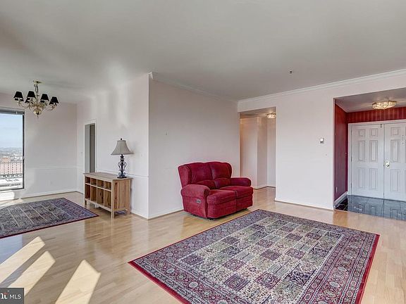 5th image of 10 E Lee St Unit 1504