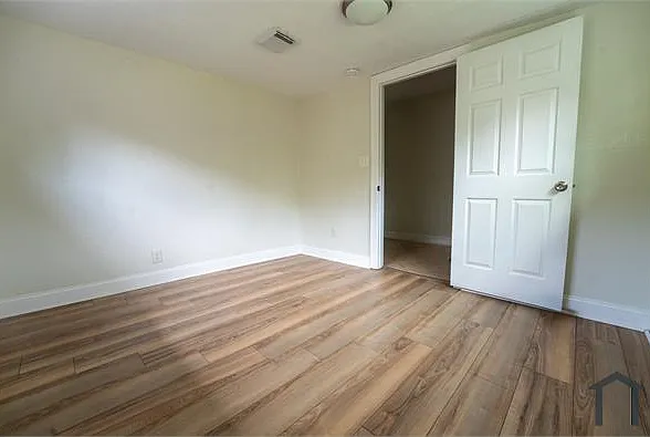 220 Armstrong St — Photo 16
