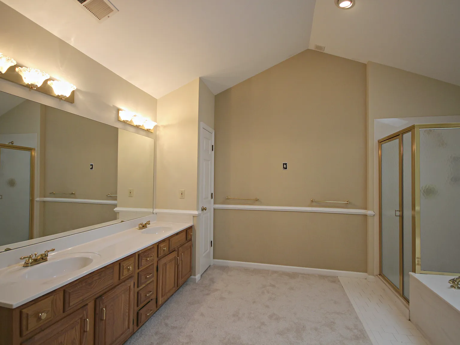5 bed, 3.5 bath, 4232 sqft, $3,495 — Photo 4
