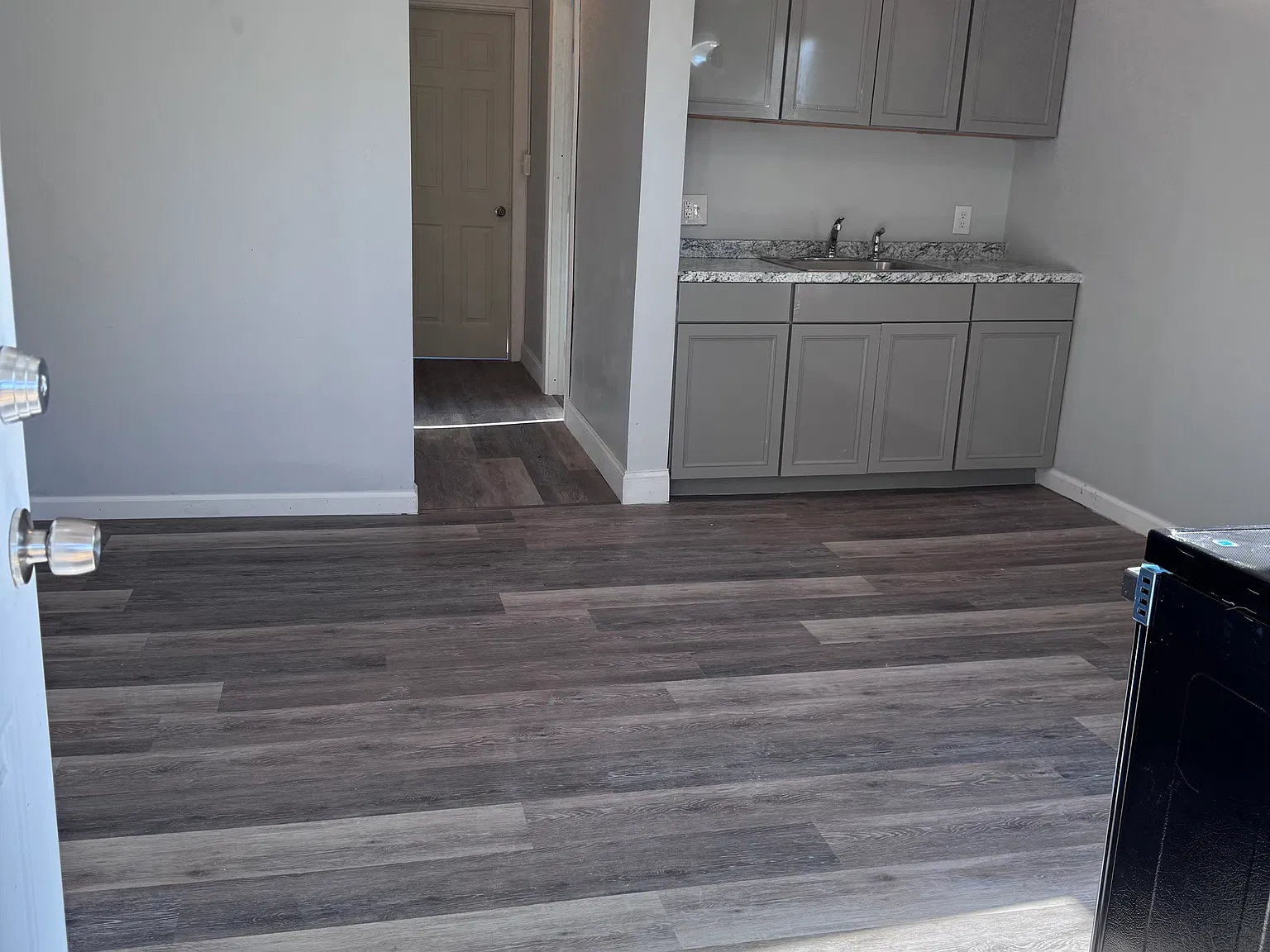 3 bed, 1100 sqft, $2,200 — Photo 3