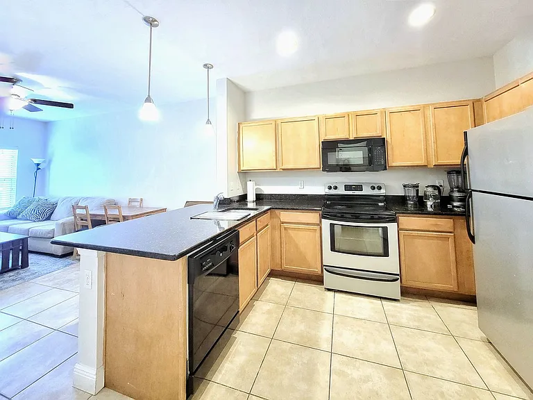 2946 SW 35th Pl #44 — Photo 7