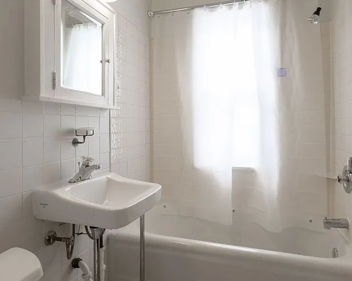 2434 Dupont Ave S — Photo 28