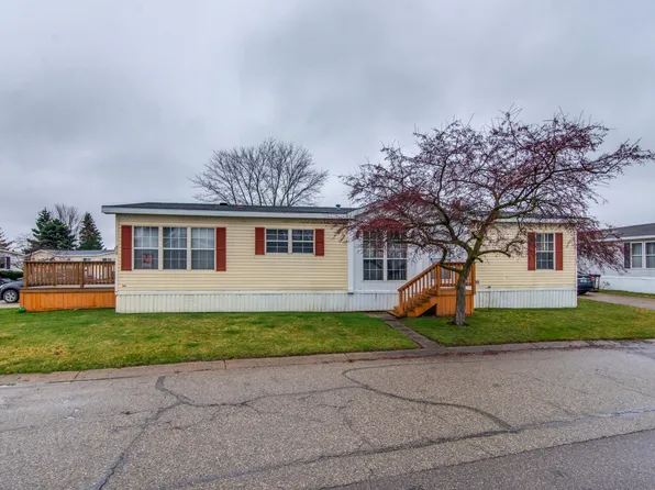 3708 Bentwood Cir W, White Lake, MI 48383