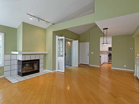 4th image of 3043 Carleton St