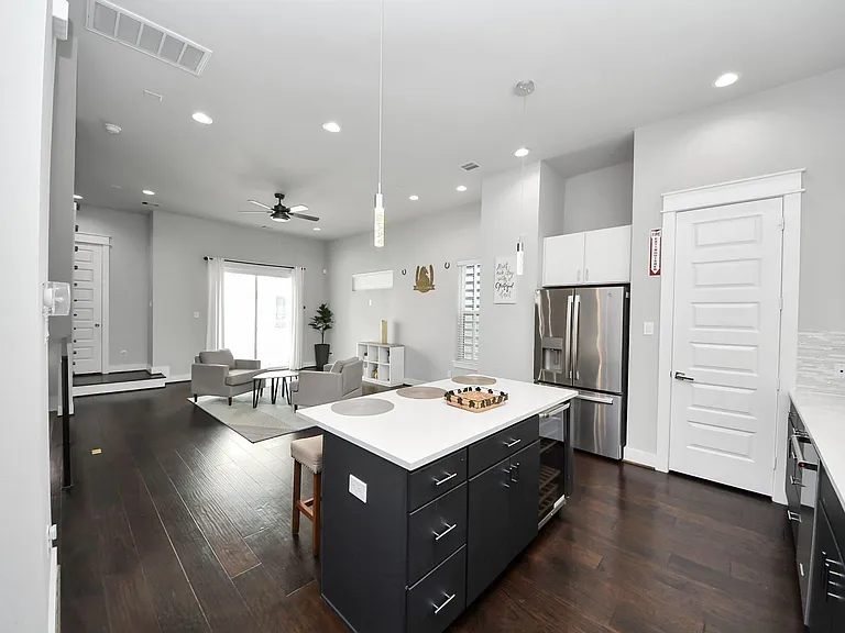 2116 Naomi St #C — Photo 11