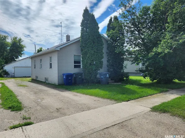 412 2nd Street E, Wilkie, SK S0K 4W0