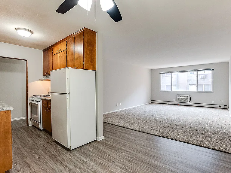 2421 Pillsbury Ave S — Photo 3