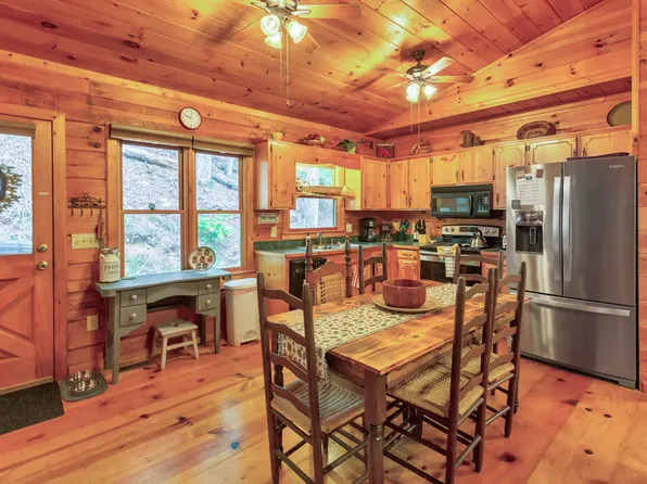 9 Briar Creek Rd, Ellijay, GA 30540