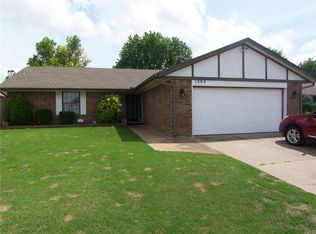 1304 NW 9th St, Moore, OK 73170