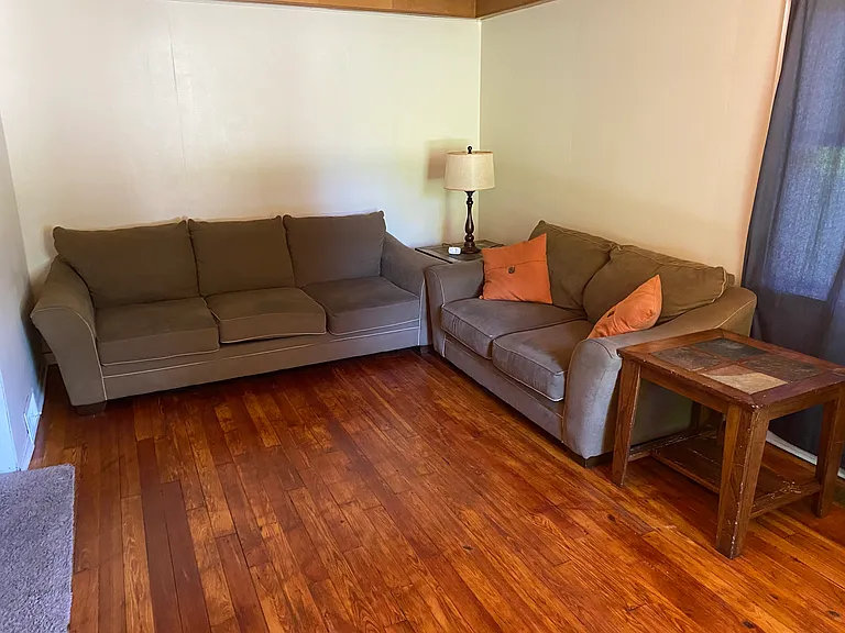 415 Hutchinson St — Photo 16