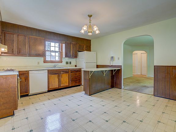 5th image of 3137 Fleming Ave NW
