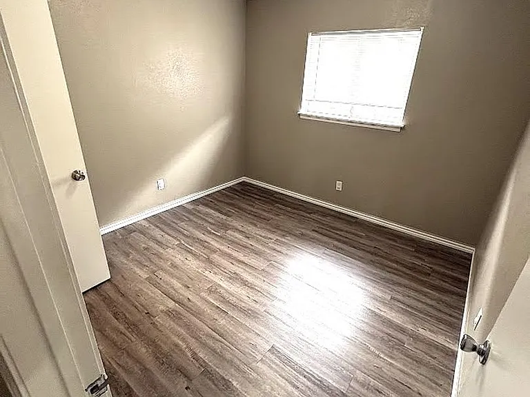 Western Oaks Apartments — Photo 30