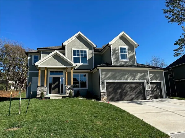 1521 SW Hedgewood Ln, Lees Summit, MO 64081