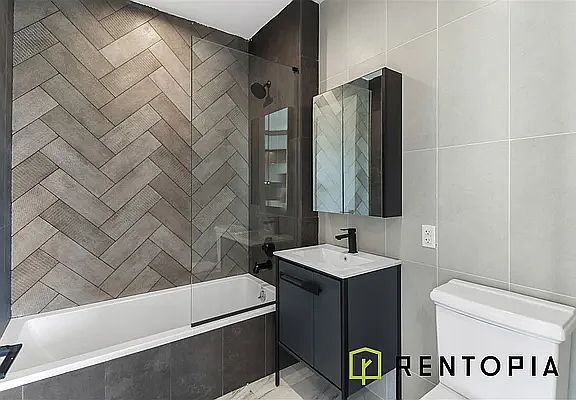 4th image of 494 Manhattan Ave #3R