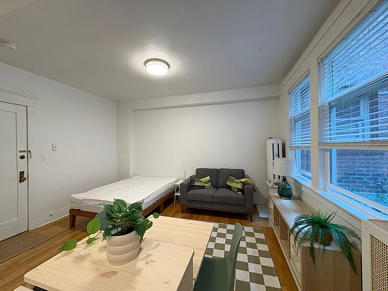 Virginian Apartments — Photo 40