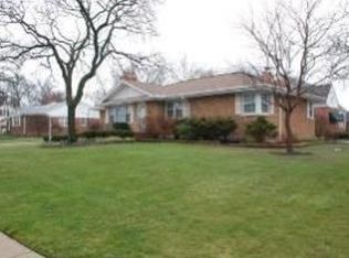 1101 Vernon Dr, Glenview, IL 60025