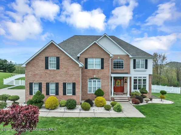 32 Ivy Ln, Dupont, PA 18641