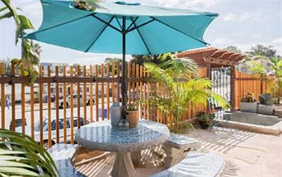 Island-2770 - The Green Door C — Photo 3