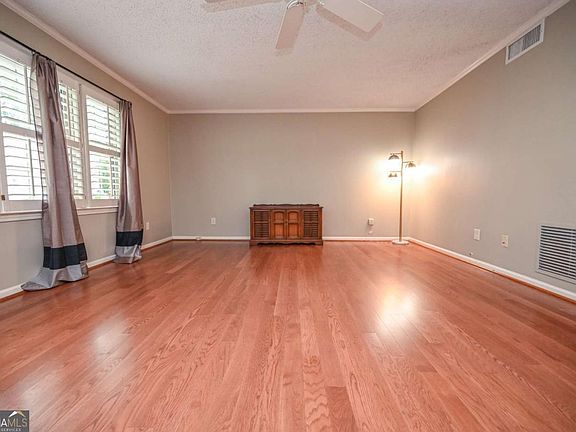 5th image of 3427 Ashwood Ln