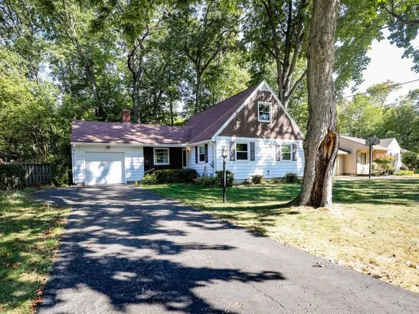 566 Beech Dr, Kent, OH 44240