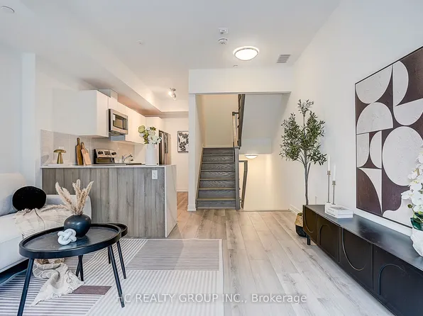 3079 Pharmacy Ave #27, Toronto, ON M1W 2H1