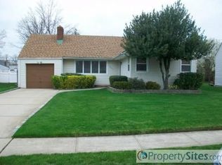1022 Huckleberry Rd, Bellmore, NY 11710