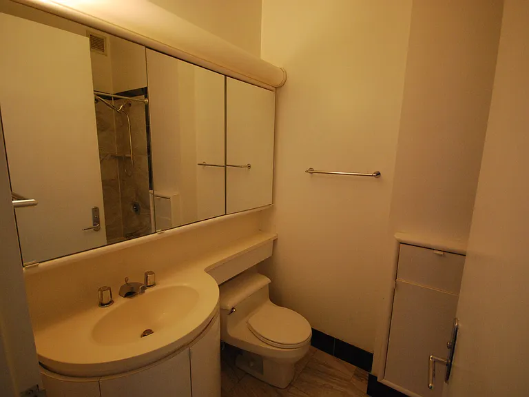 200 E 32nd St #21C — Photo 6
