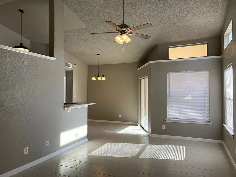 2914 Royal Knoll Dr — Photo 4