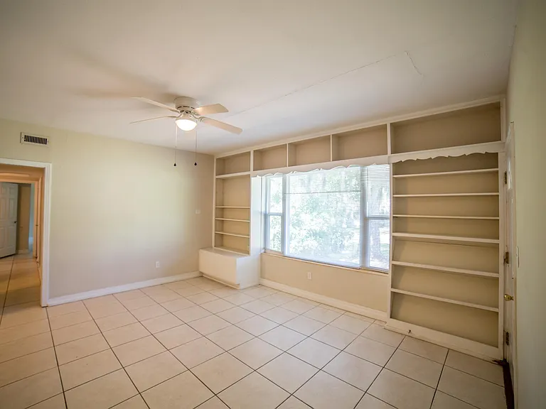 1079 SW 11th Ter — Photo 5